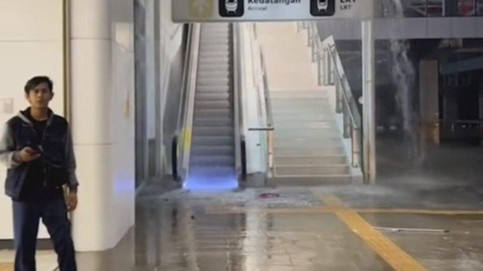Video Viral: Diguyur Hujan Lebat, Atap Stasiun Kereta Cepat Halim Jebol Diterobos Air